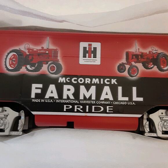 Bachmann HO McCormick Farmall Pride IH Freight Train Hawthorne Village E-Z Track - Picture 5 of 5